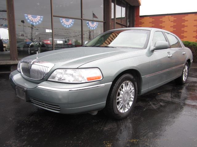 2006 Lincoln Town Car for sale