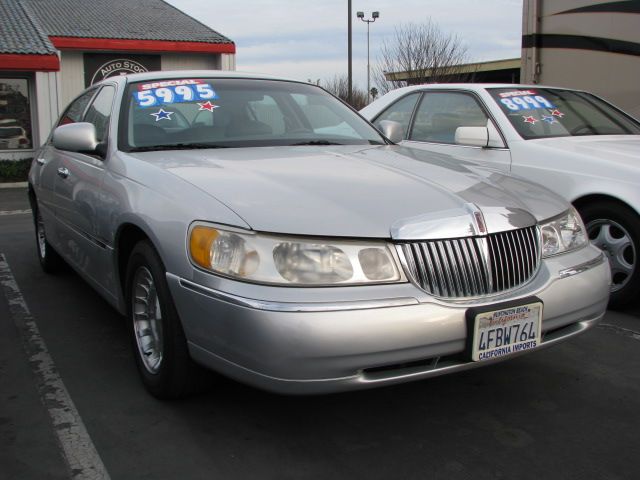1999 Lincoln Town Car for sale