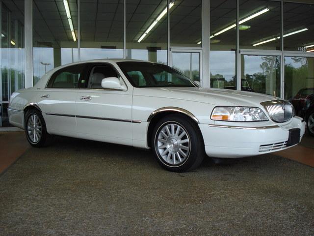 2003 Lincoln Town Car for sale