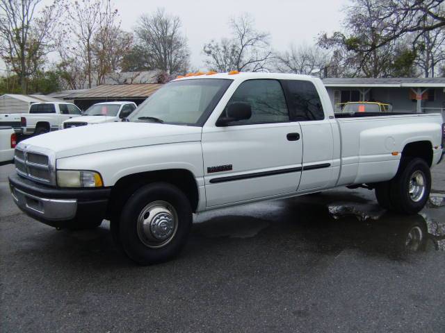 Dodge D350. 2002 Dodge D350 Pickup
