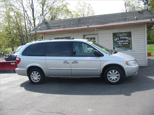 2005 CHRYSLER TOWN AND COUNTRY TOURING, ...