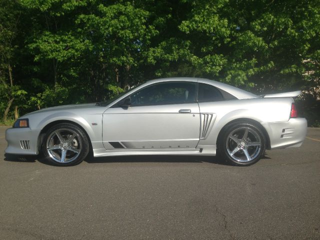 2004 Ford Mustang