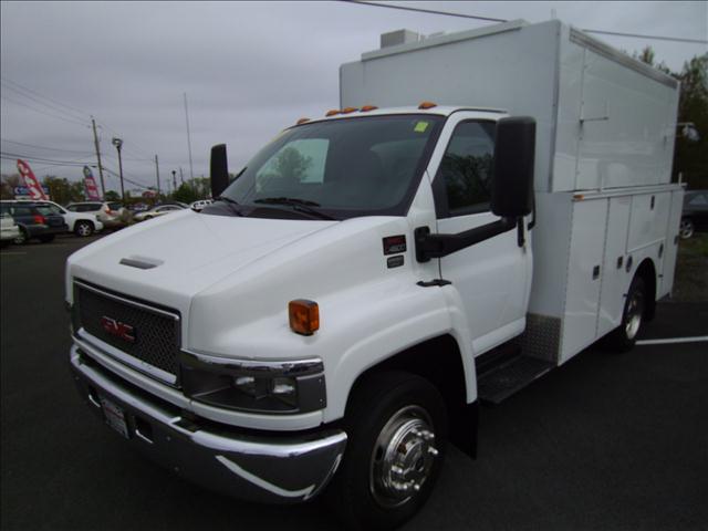 2005 GMC C4500, white, 2 door, ...