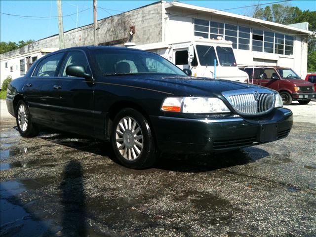 2003 Lincoln Town Car for sale