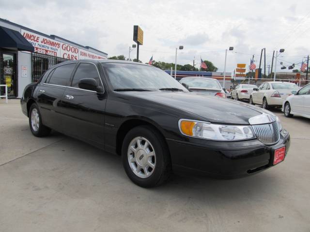 2002 Lincoln Town Car