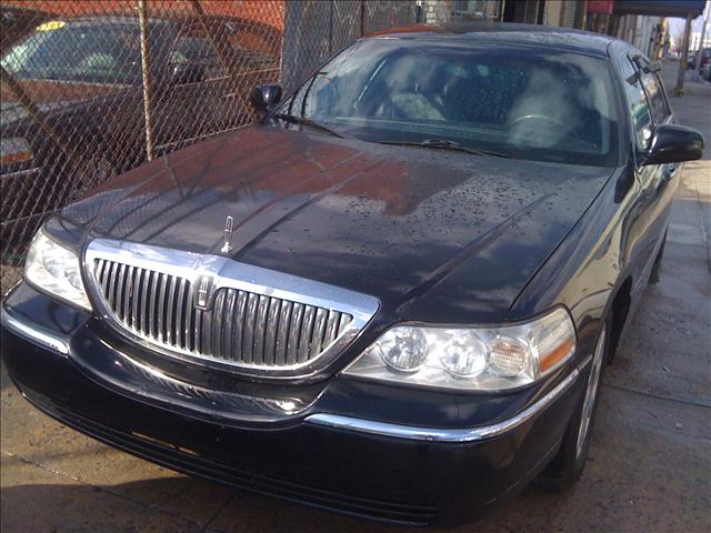 2005 Lincoln Town Car for sale