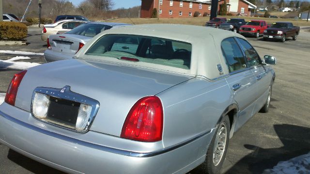 2000 Lincoln Town Car
