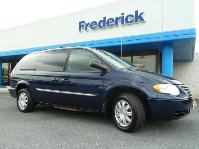 2006 Chrysler Town & Country for sale