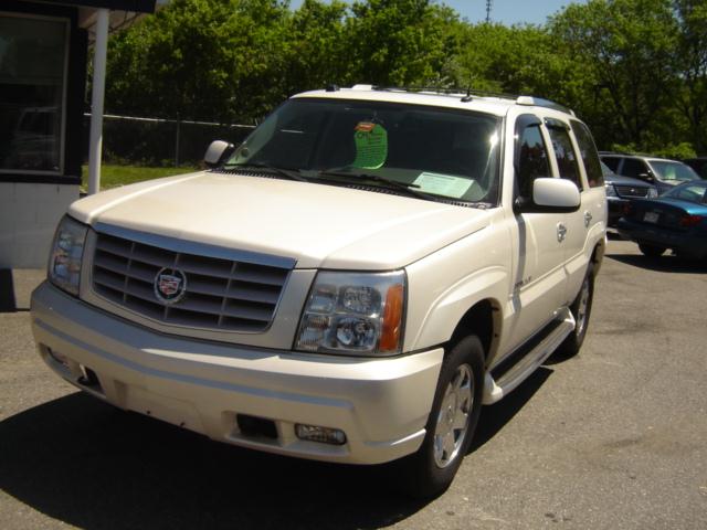 2004 CADILLAC ESCALADE BASE, ...