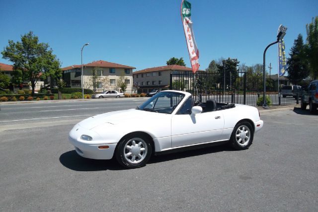 1993 MAZDA MX-5 MIATA BASE white -this is truly a rare mazda miata with  a clean title and clean c