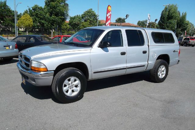 2003 DODGE DAKOTA SLT QUAD CAB 4WD silver -this is a very clean truck with a clean title and clean