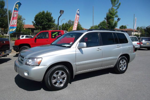 2006 TOYOTA HIGHLANDER V6 2WD WITH 3RD-ROW SEAT silver -this is truly a clean and original toyota 