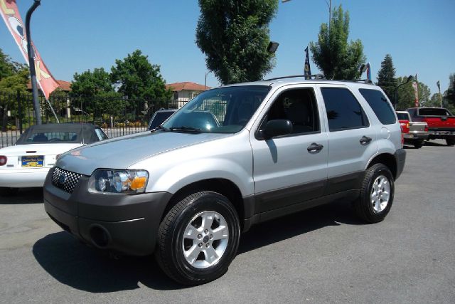 2006 FORD ESCAPE XLT 2WD silver -this is a truly clean and original vehicle with a clean title and