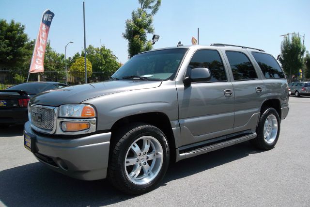 2006 GMC YUKON AWD gray -this is truly a clean and loaded gmc denali with a clean title 1-owner 