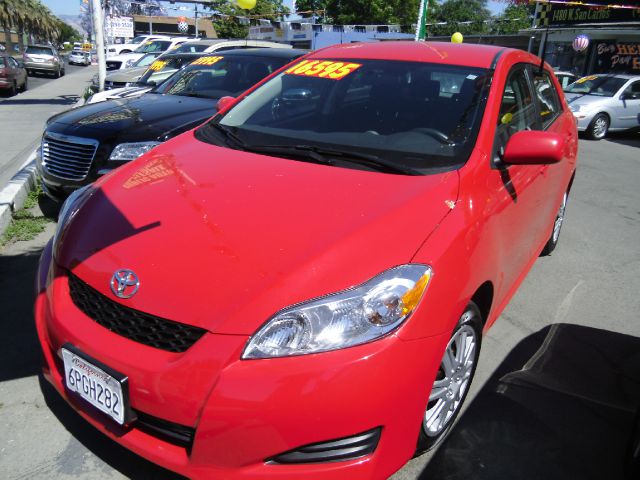 2011 TOYOTA MATRIX 4-SPEED AT red abs brakesair conditioningamfm radioanti-brake system 4-whe