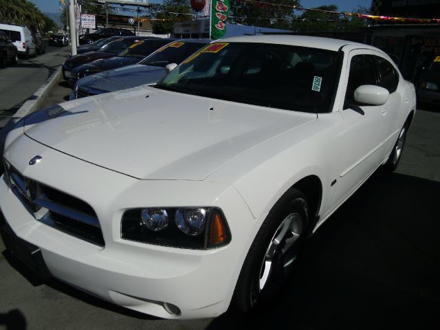 2010 DODGE CHARGER white 4 doorair conditioningalloy wheelsamfm radioantilock brakesautomati