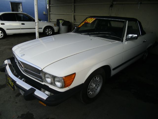 1983 MERCEDES-BENZ 380 SL white body style convertible 2-drengine type 38l v8 153000 miles 