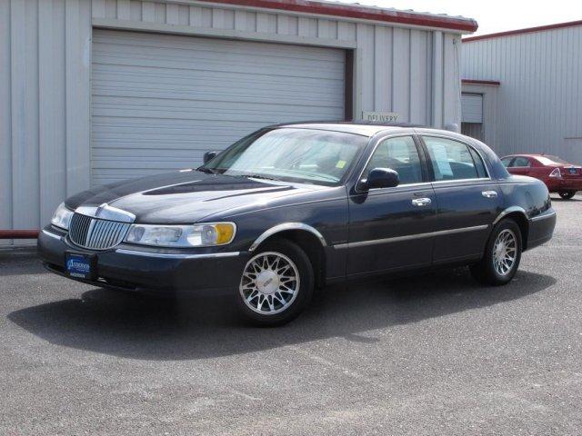 2001 Lincoln Town Car for sale
