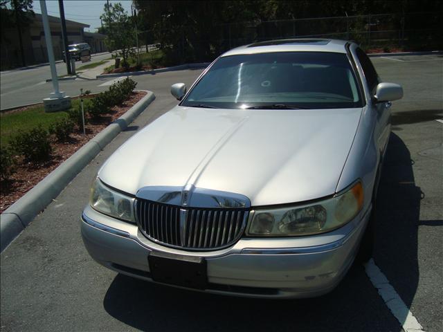1999 Lincoln Town Car for sale
