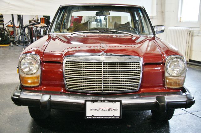 1976 Mercedes-Benz 240