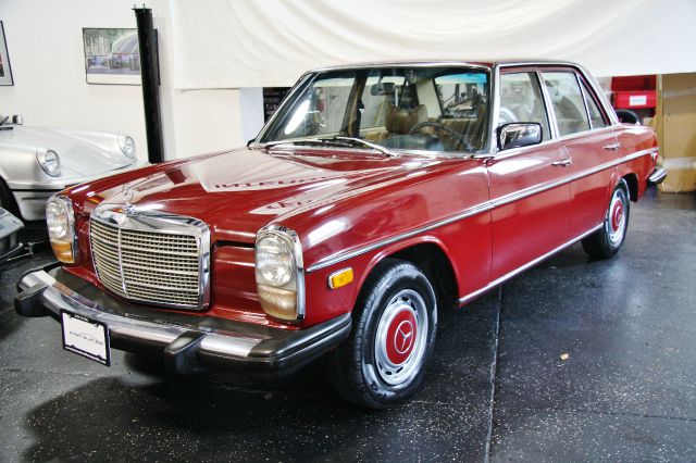 1976 Mercedes-Benz 240