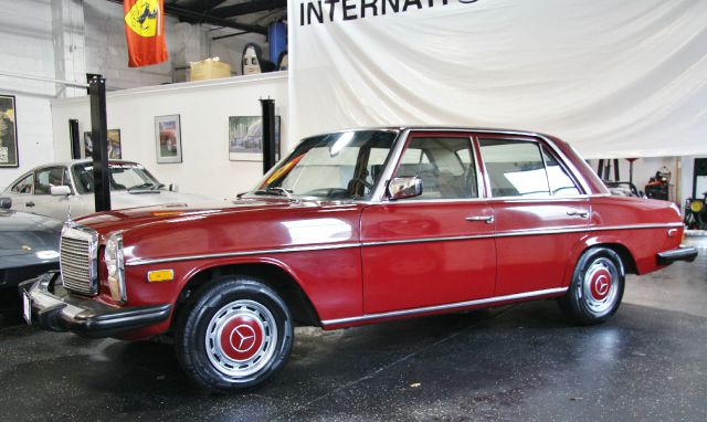 1976 Mercedes-Benz 240