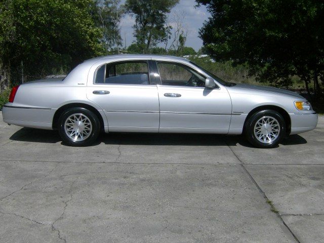 2000 Lincoln Town Car for sale