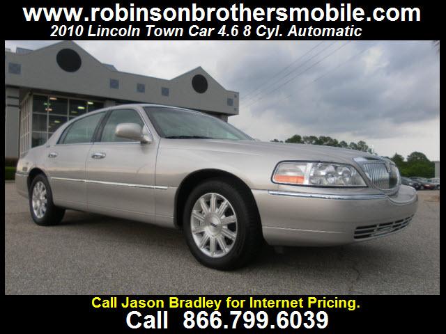 2010 Lincoln Town Car