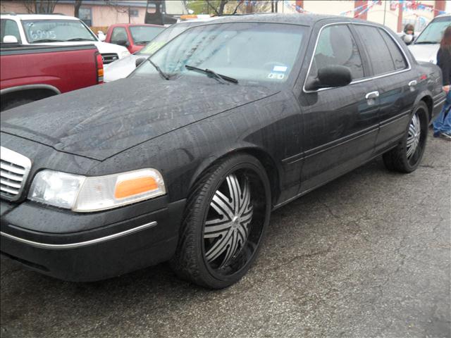 2000 Ford Crown Victoria for sale