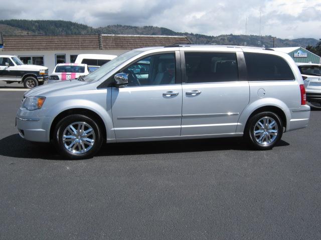 2010 Chrysler Town and Country