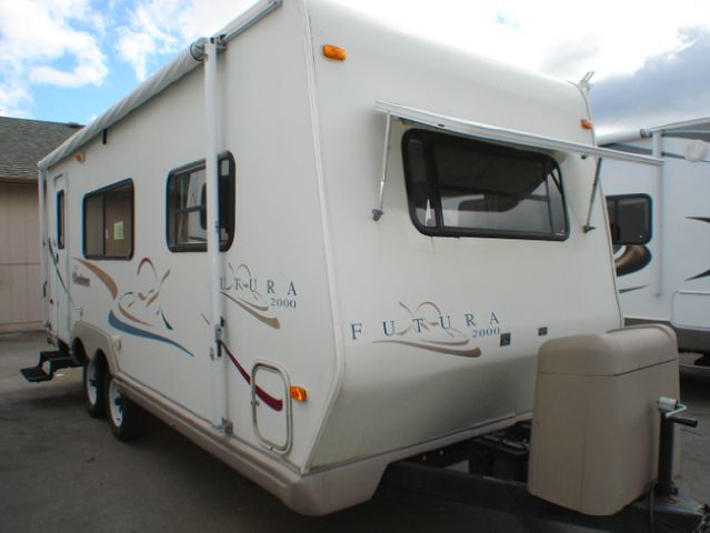 2000 COACHMEN FUTURA 2200QB