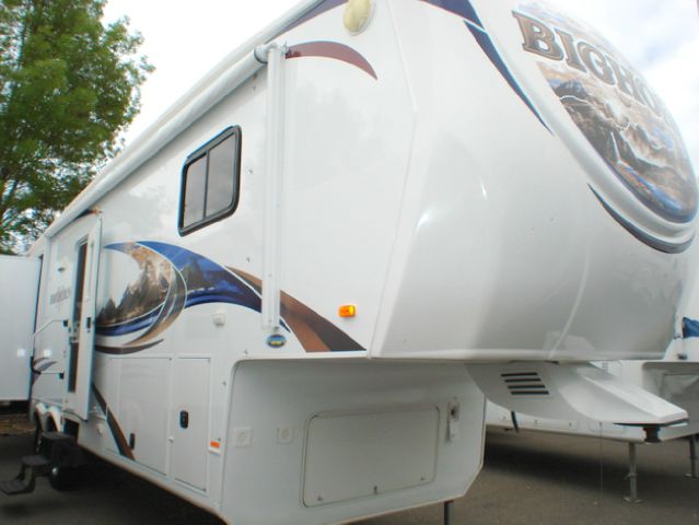 2011 HEARTLAND BIGHORN 3055RL 