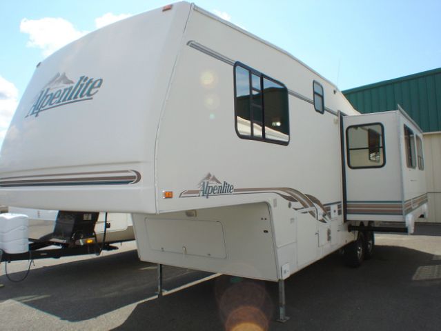 1998 WESTERN RV ALPENLITE 29RK RIVIERA