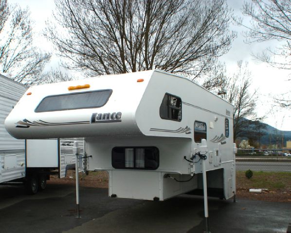 2003 LANCE LANCE 1130SC