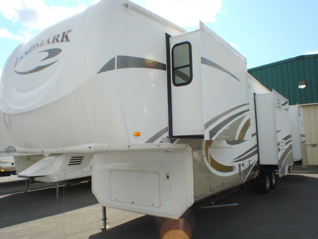 2009 HEARTLAND LANDMARK 38' AUGUSTA