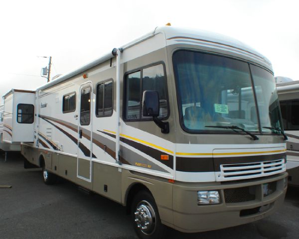 2004 FLEETWOOD BOUNDER 32W