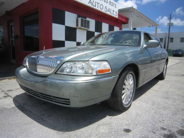 2004 Lincoln Town Car