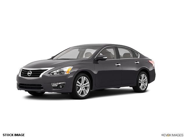 2013 Nissan Altima - RIVERSIDE, CA