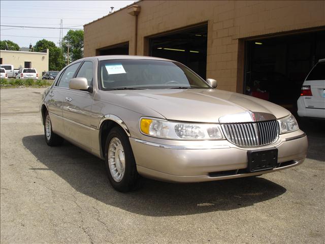 1999 Lincoln Town Car for sale