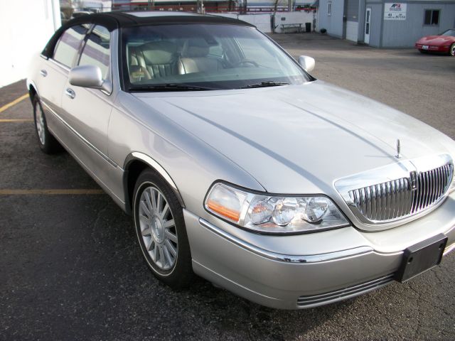 2003 Lincoln Town Car for sale