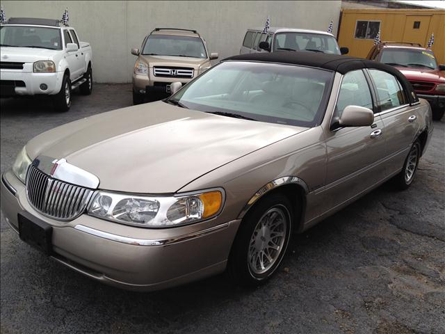2002 Lincoln Town Car for sale