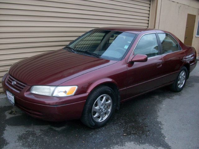 1999 TOYOTA CAMRY LE red 4 door automatic transmission front wheel drive alloy wheels air cond