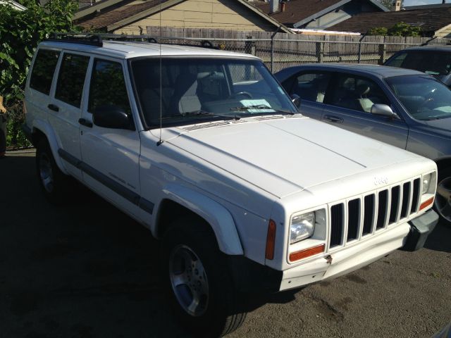 2001 JEEP CHEROKEE SPORT 4-DOOR 2WD white amfm radioanti-brake system non-abs  4-wheel absbod
