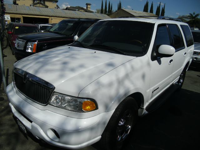 2001 LINCOLN NAVIGATOR white 3rd row seatair conditioningalloy wheelsamfm radioantilock brake