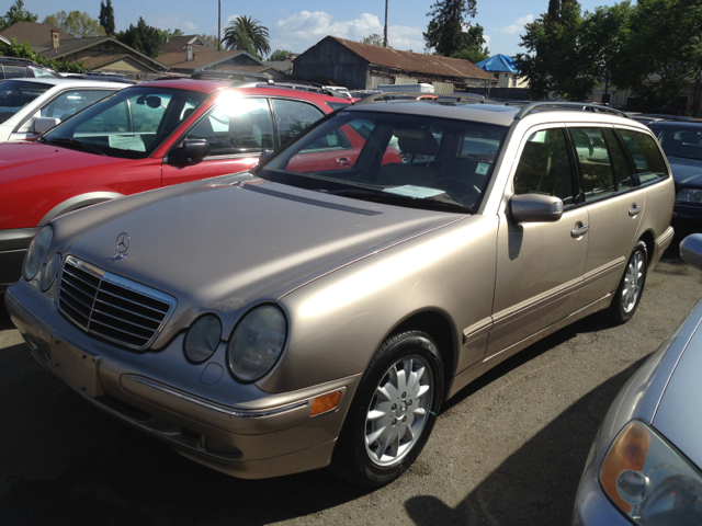 2000 MERCEDES 190 E320