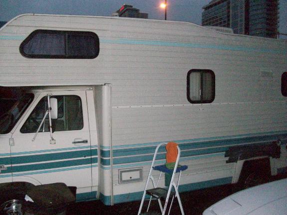 http://cimages3.carsforsale.com/369015/2GBJG31M0E4147050_3.jpg?dt=083120111548