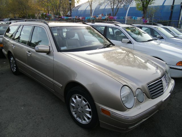 2000 MERCEDES-BENZ E-CLASS E320 gold 4 doorair conditioningalloy wheelsamfm radioantilock bra