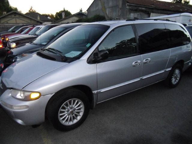 2000 CHRYSLER TOWN AND COUNTRY LX silver 0 miles VIN 1C4GP44R8YB809594 