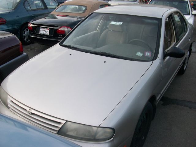 1995 NISSAN ALTIMA GXE
