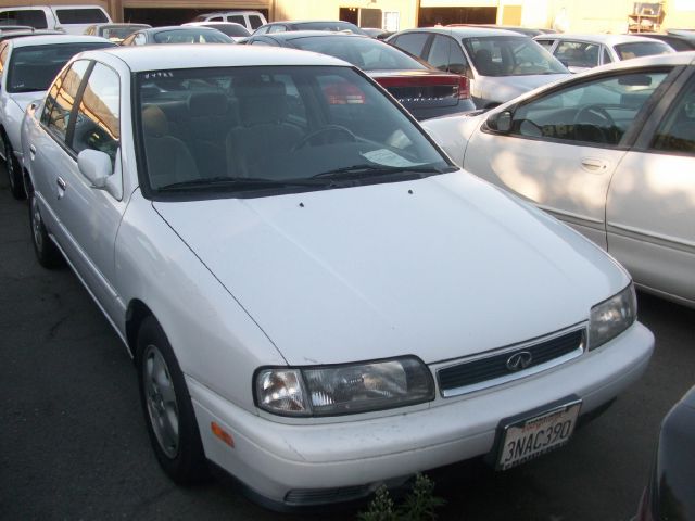 http://cimages3.carsforsale.com/369015/BB8E44A8-995D-4EB0-8896-93729E429956_2.jpg?dt=072920121715